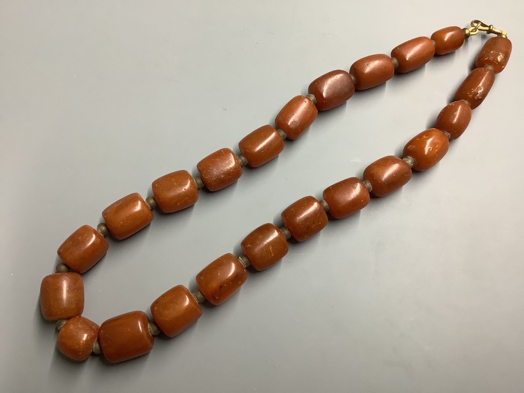 A single strand graduated barrel shaped amber bead necklace, 50 cm, gross weight 89 g.